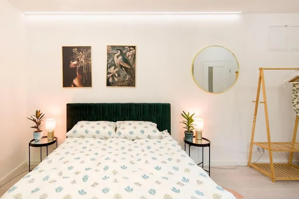 Cosy And Stylish Apartment contacts